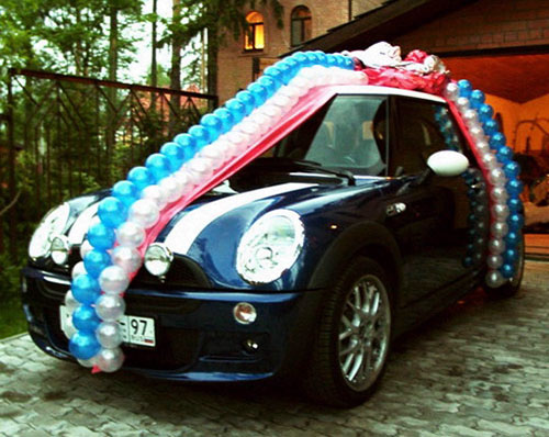 Как выбрать украшение машины на свадьбу?